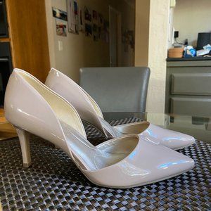 Natural nude color dress shoe